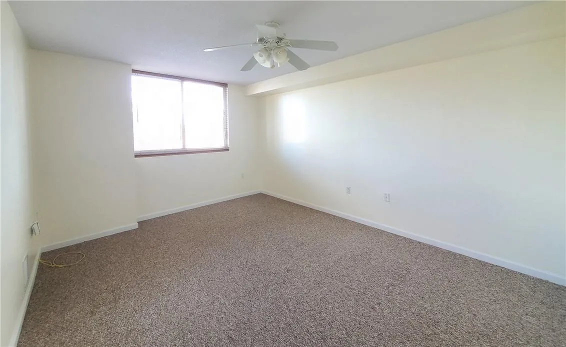 Good size bedroom with window view to the community ...