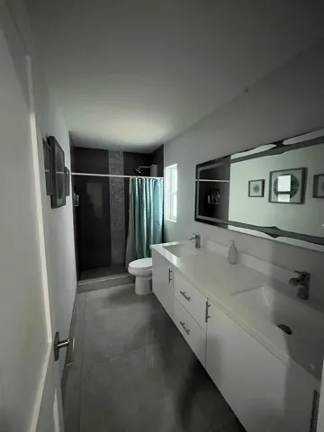 guess bathroom 2