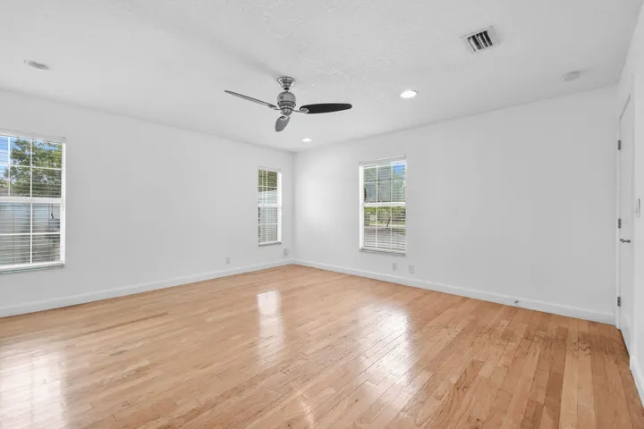 16582MellenLn(26)