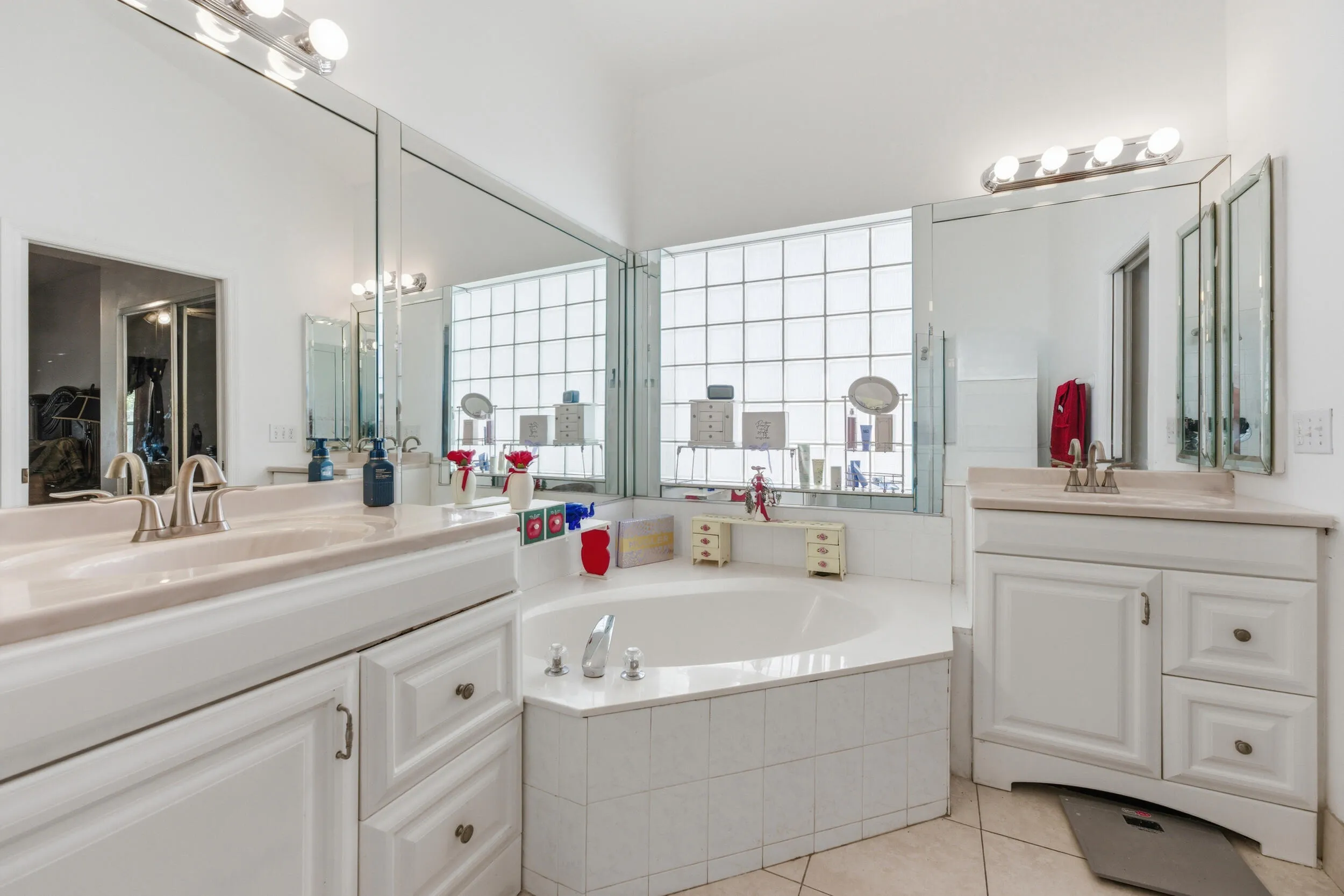 Primary Bathroom3