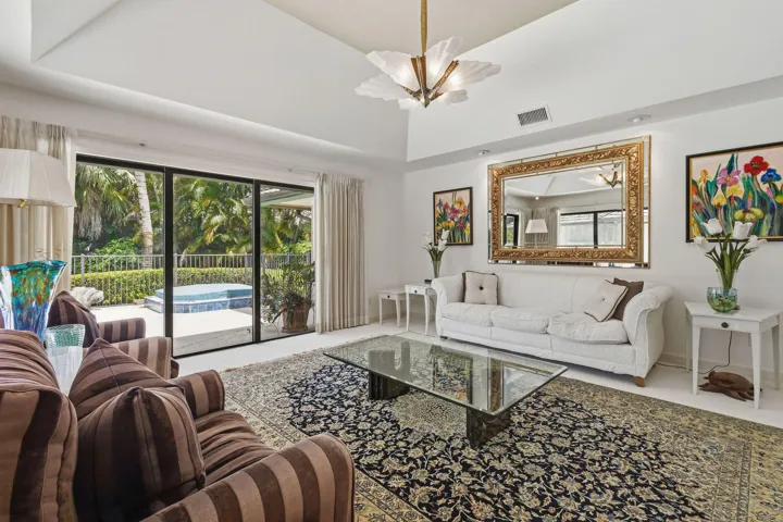 6980SEWingedFootDr(18)
