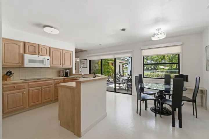 6980SEWingedFootDr(22)