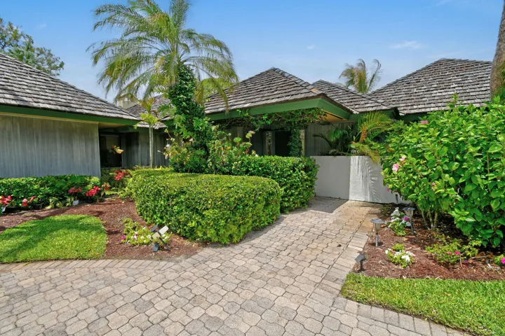 6980SEWingedFootDr(4)