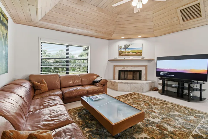6980SEWingedFootDr(30)