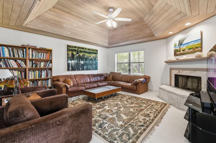 6980SEWingedFootDr(29)