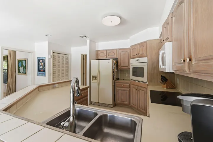 6980SEWingedFootDr(26)