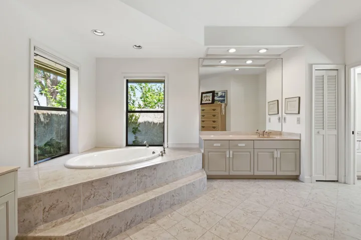 6980SEWingedFootDr(33)