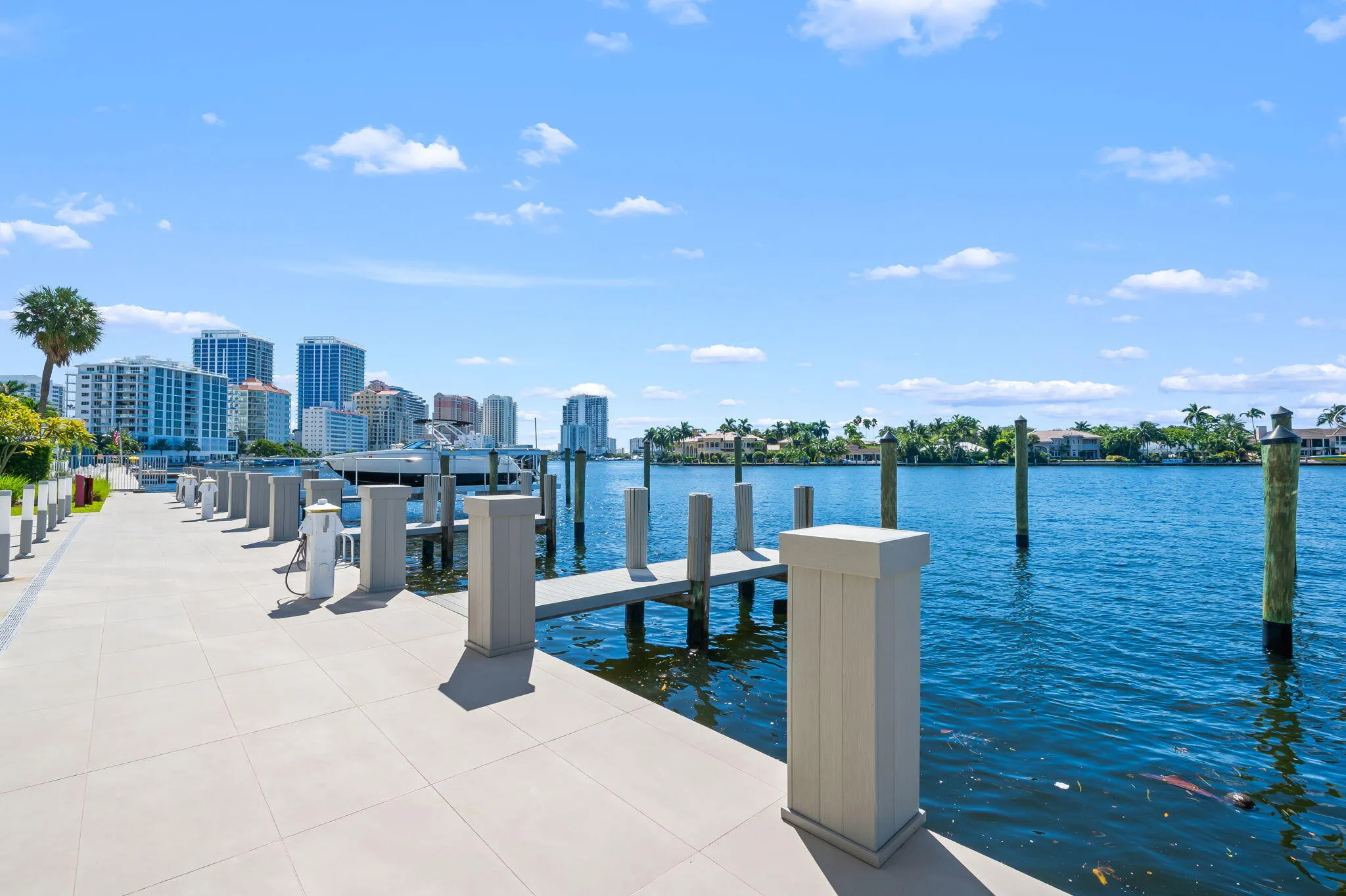 Private Dock to accommodate 53Ft Yacht