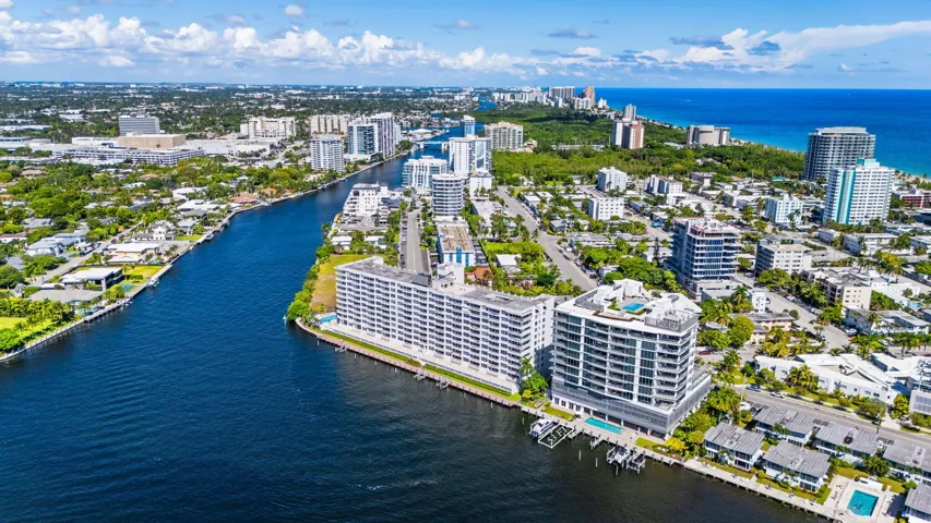 Located on the widest part of the Intracoastal across from $30-40M homes, steps away to the Beach.Public