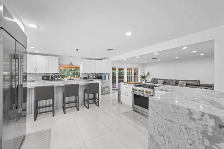 3531 Northeast 30th Ave - 18.jpg-FULL