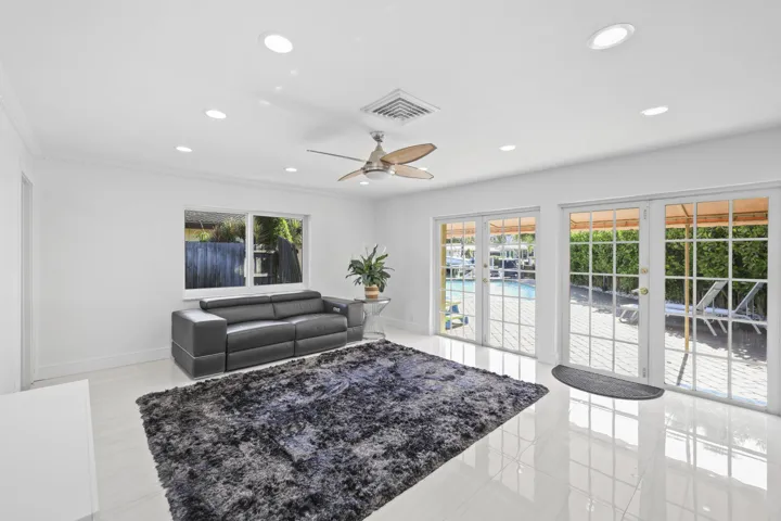 3531 Northeast 30th Ave - 14.jpg-FULL