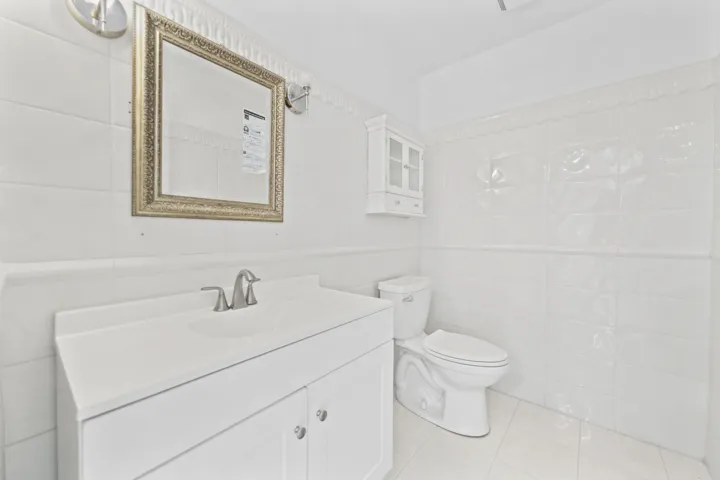 3531 Northeast 30th Ave - 13.jpg-FULL
