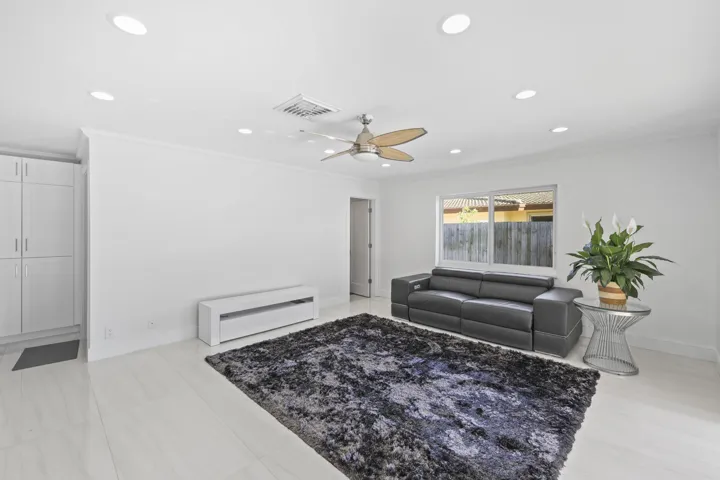 3531 Northeast 30th Ave - 15.jpg-FULL