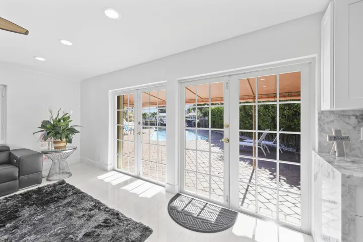 3531 Northeast 30th Ave - 32.jpg-FULL