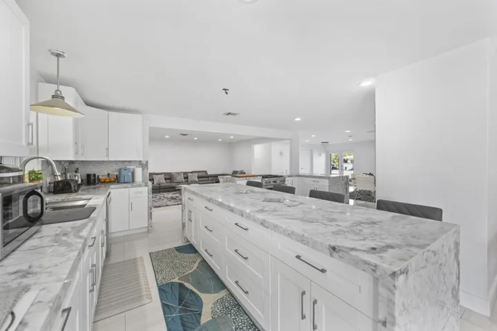 3531 Northeast 30th Ave - 22.jpg-FULL
