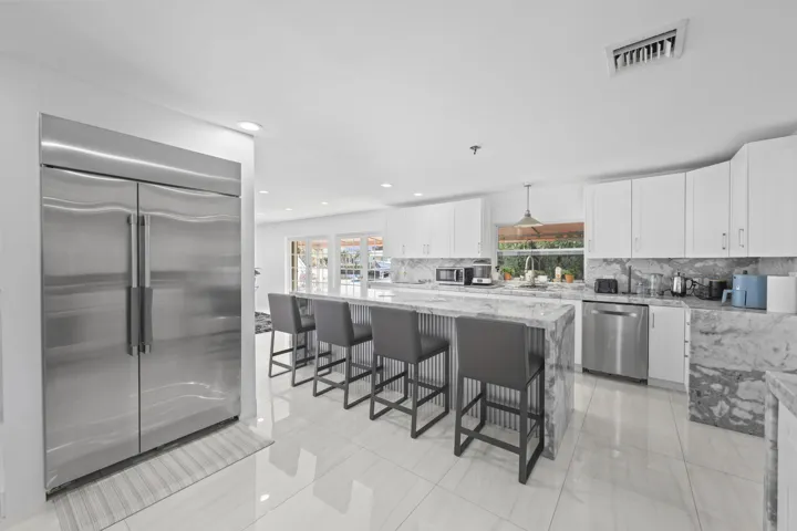 3531 Northeast 30th Ave - 24.jpg-FULL