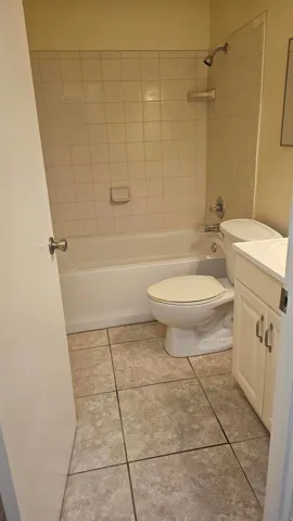 10821 bathroom