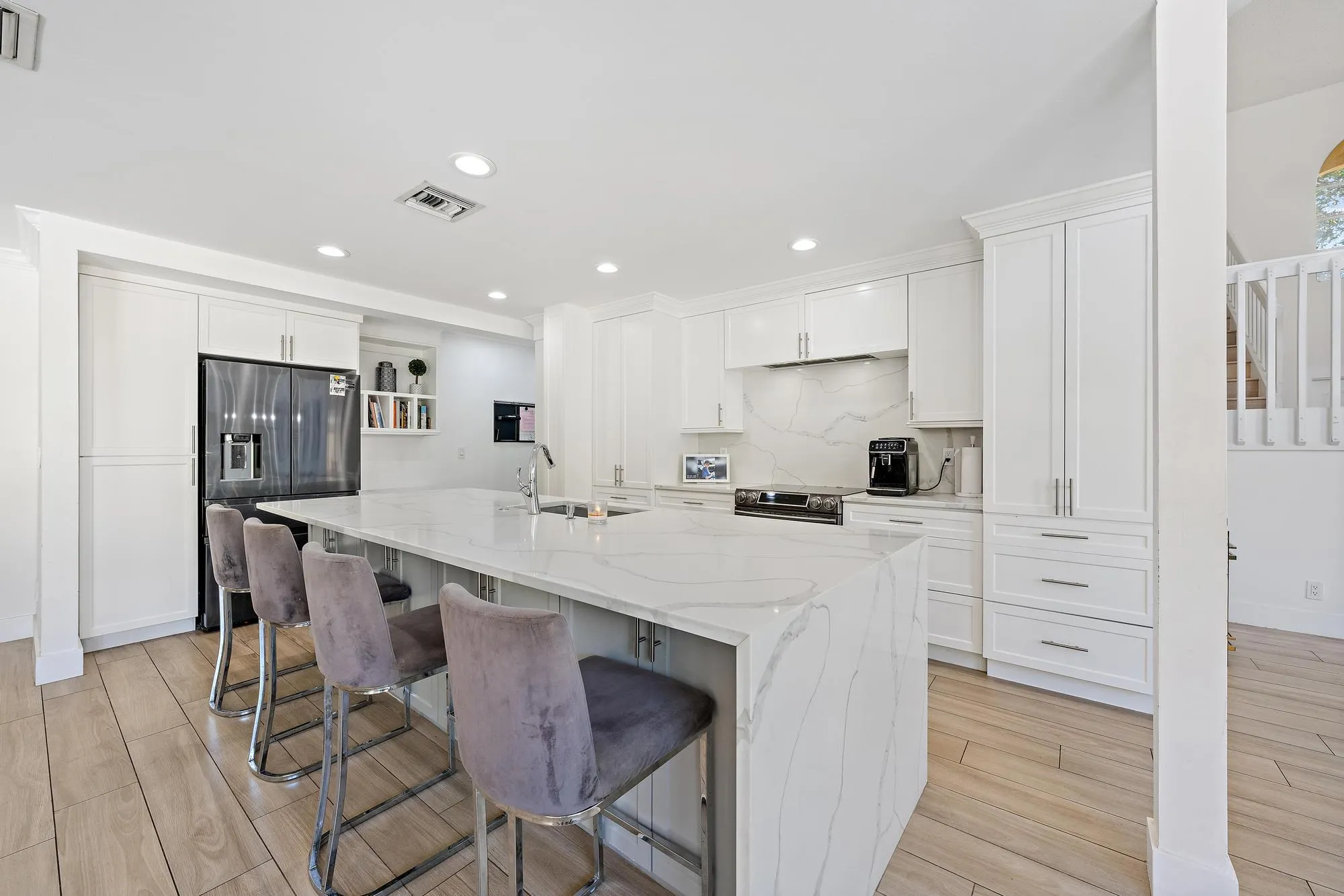 10101 Oak Bark Ln-10