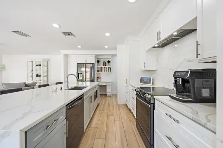 10101 Oak Bark Ln-11