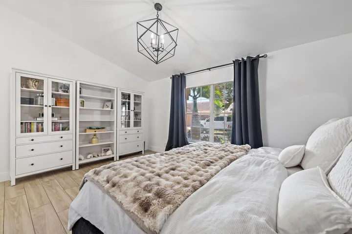 10101 Oak Bark Ln-4