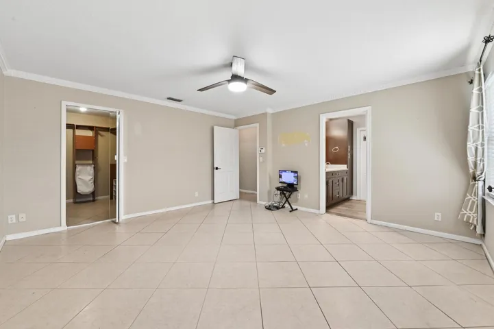 25 Bedroom 06