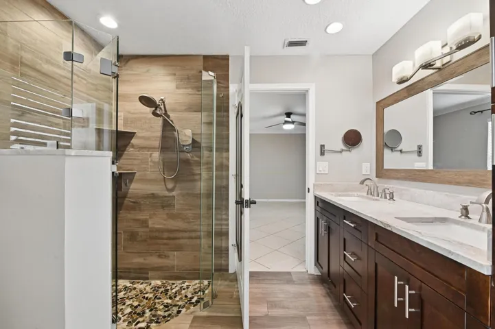 28 Bathroom 03