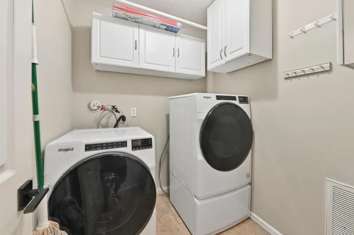 17 Laundry room 01