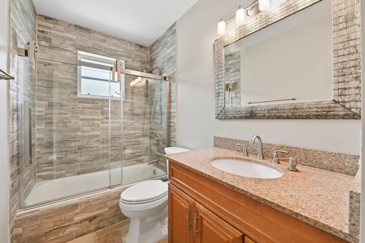 23 Bathroom 01