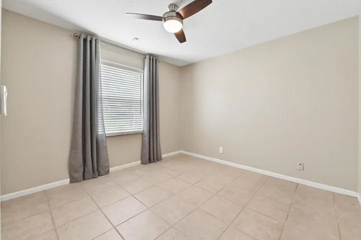 19 Bedroom 01