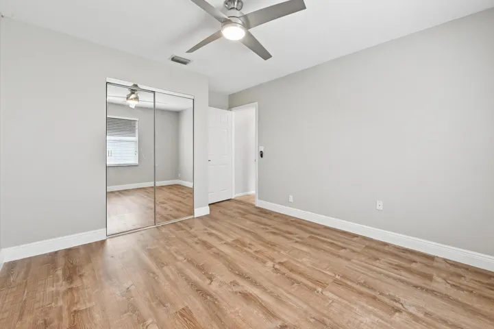 22 Bedroom 04