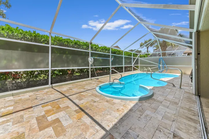 29 pool 01