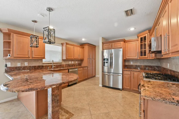 14 Kitchen 02