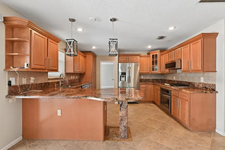 13 Kitchen 01