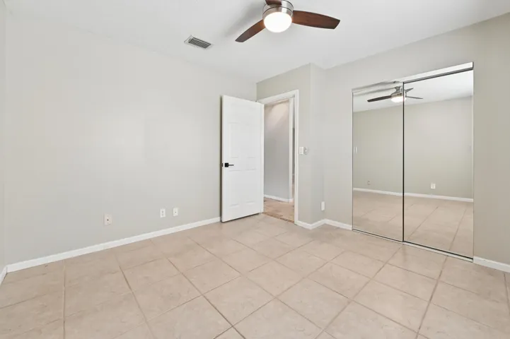 20 Bedroom 02