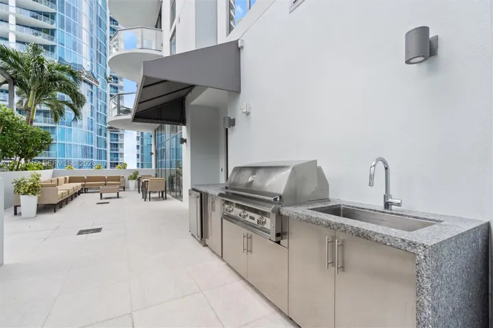 summer kitchen - building pool area