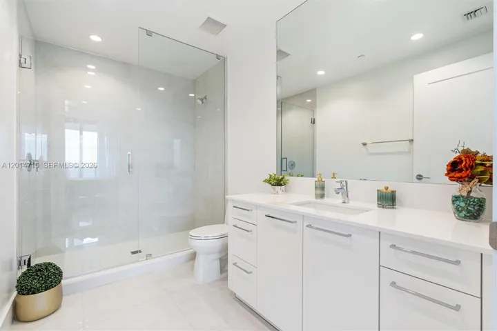 2nd Bedroom - ensuite bathroom