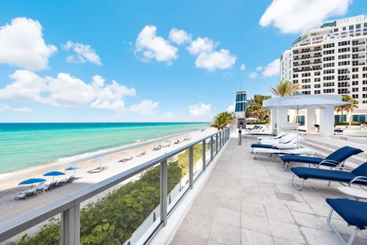 Beach/hot tub