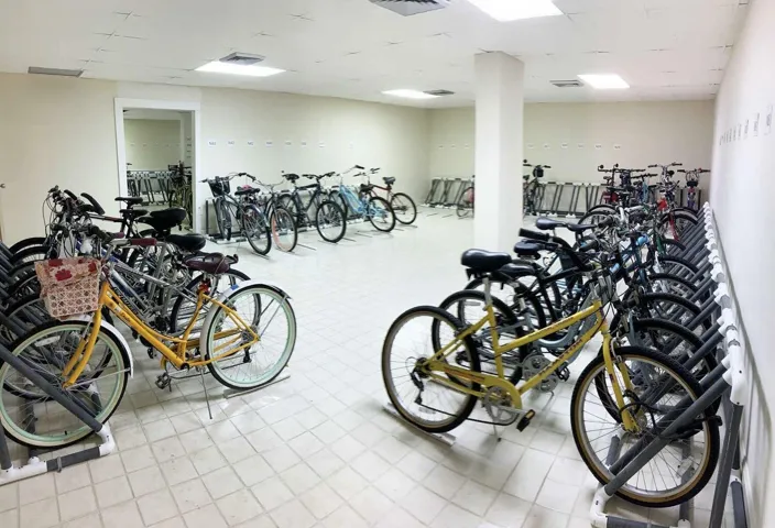 3e.-BARCLAY BIKE ROOM