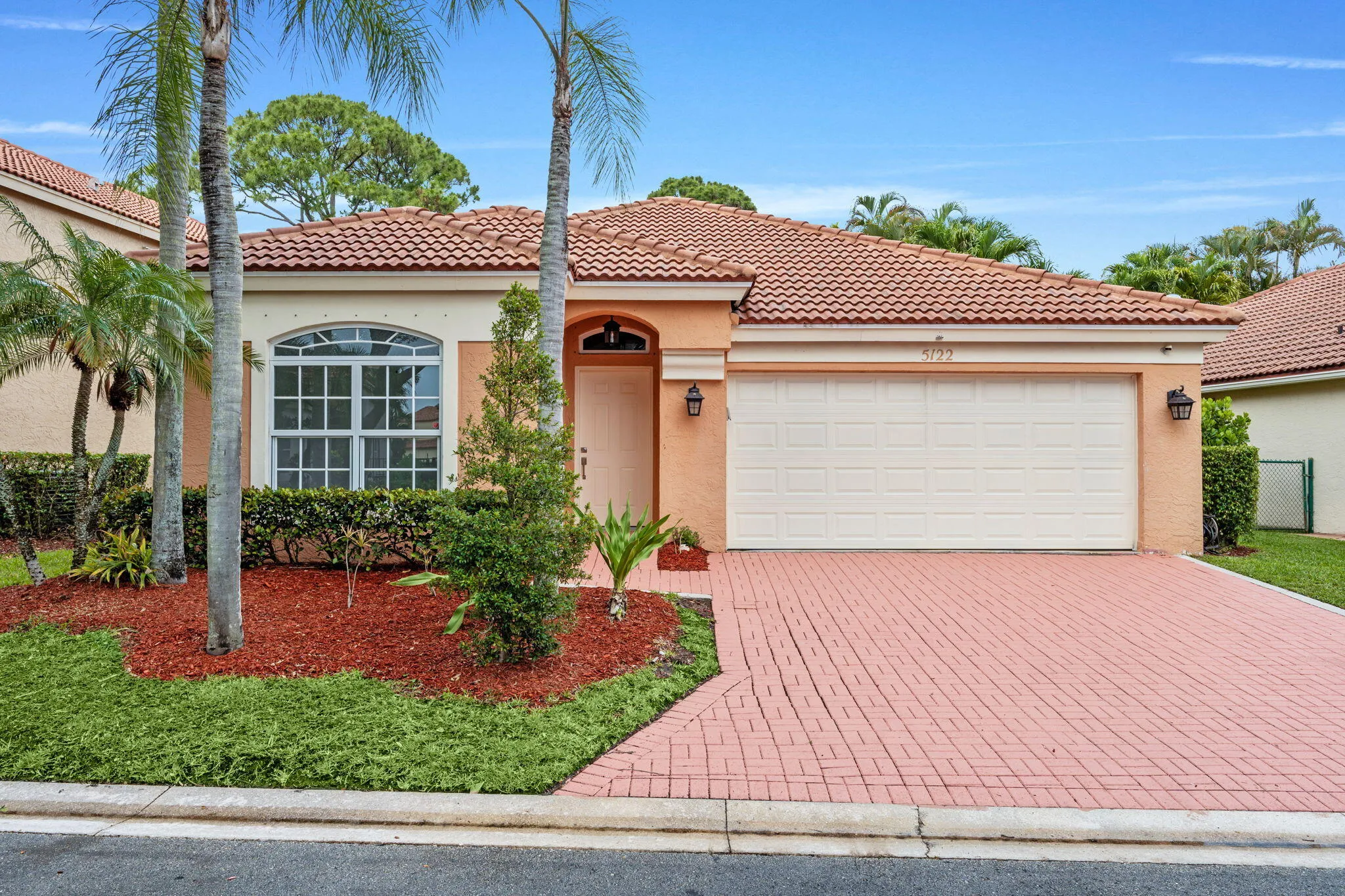 1-web-or-mls-A7405756