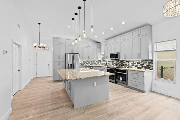 6-web-or-mls-A7405787