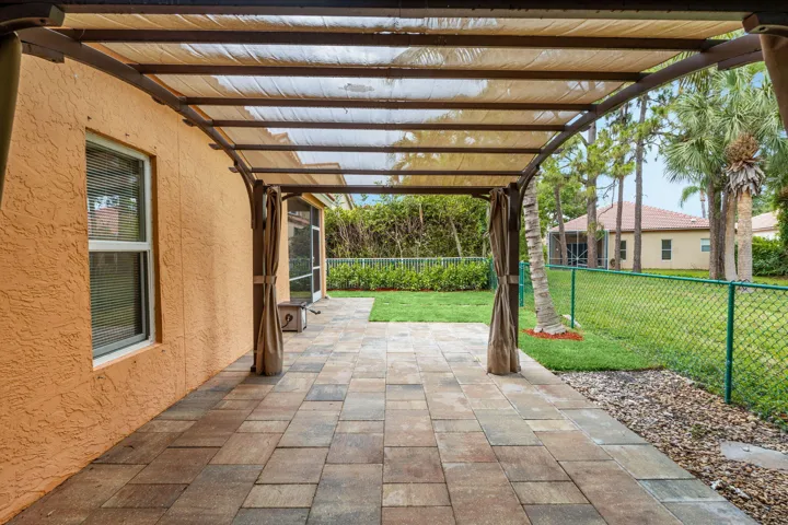 32-web-or-mls-A7405768