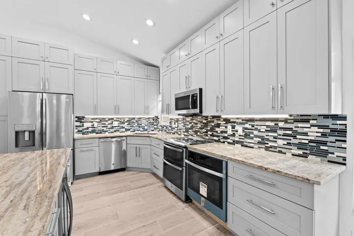 11-web-or-mls-A7405793