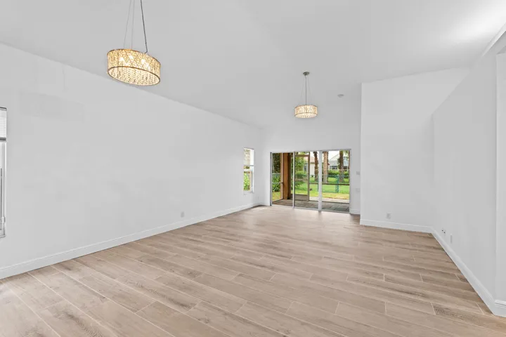 16-web-or-mls-A7405808