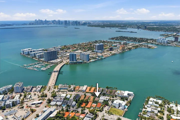 17-web-or-mls-2183-bay-dr
