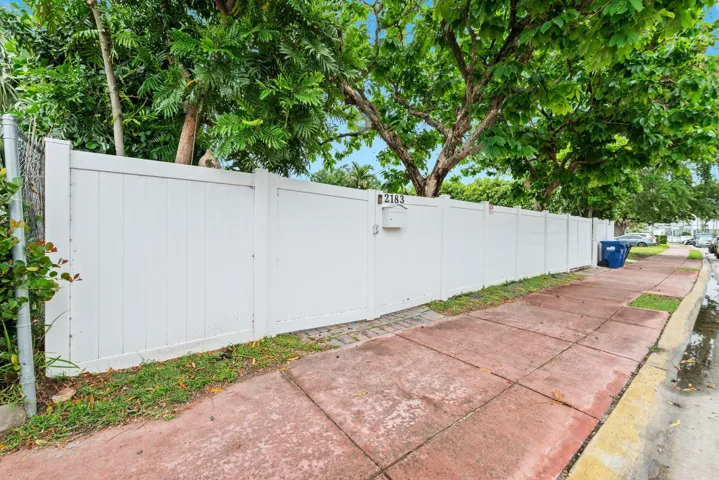 12-web-or-mls-2183-bay-dr