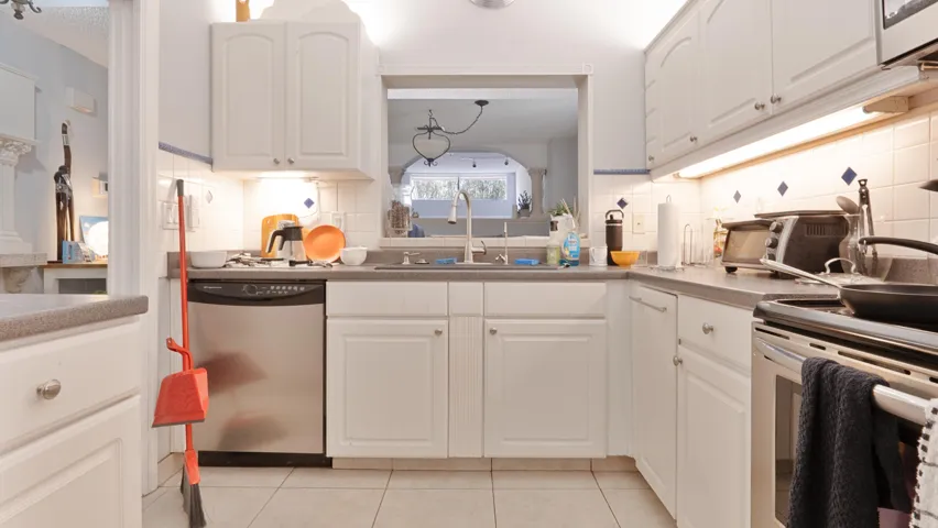 Kitchen pic 2