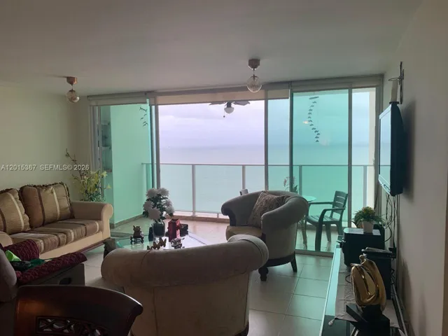 Amazing Pacific Ocean Views from living and dining room areas.