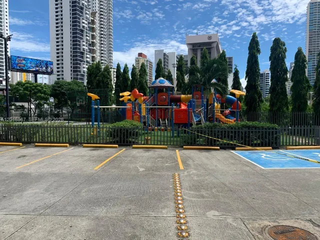 Children's PlagroundBuilding Amenities