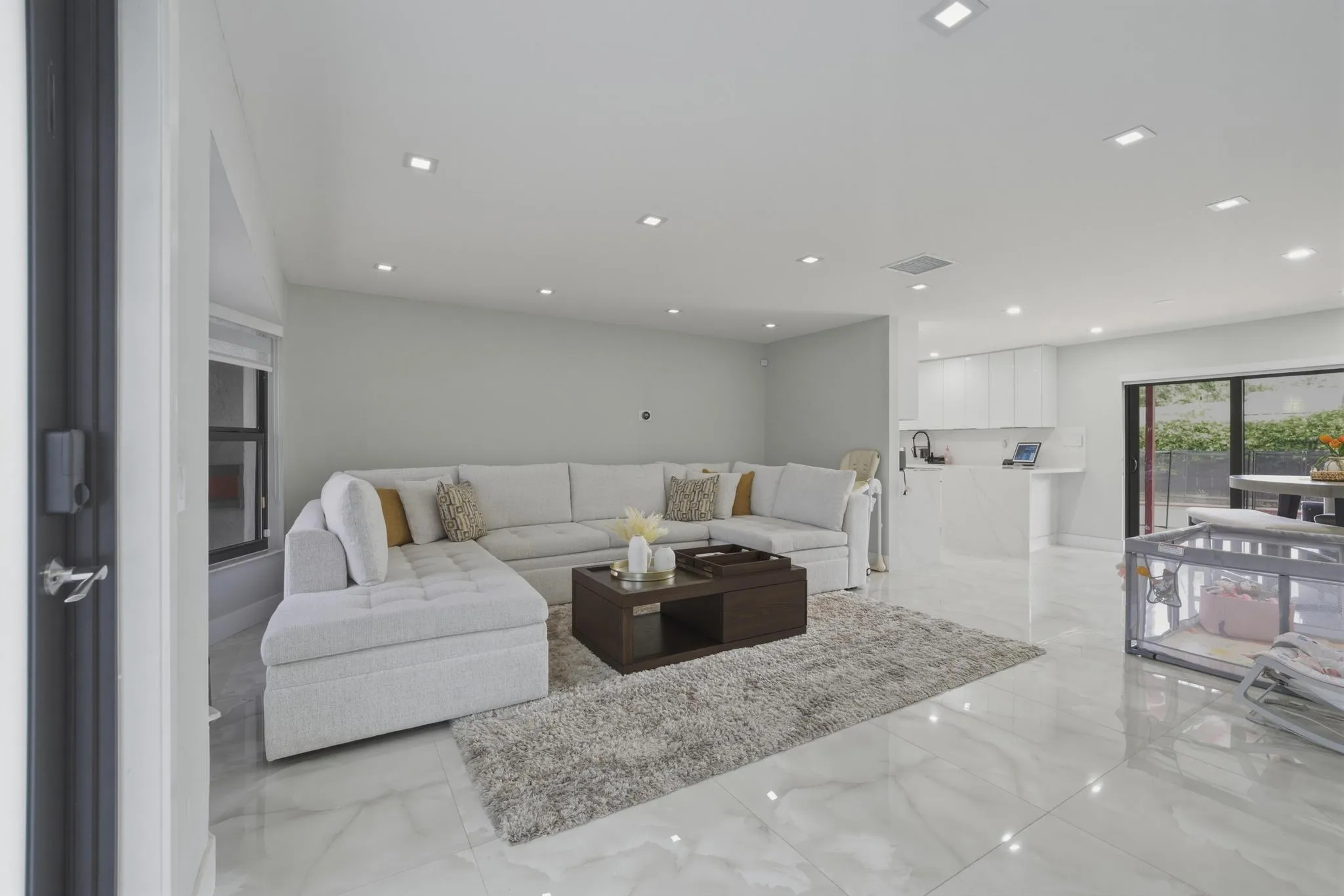 4841 Living Room 3