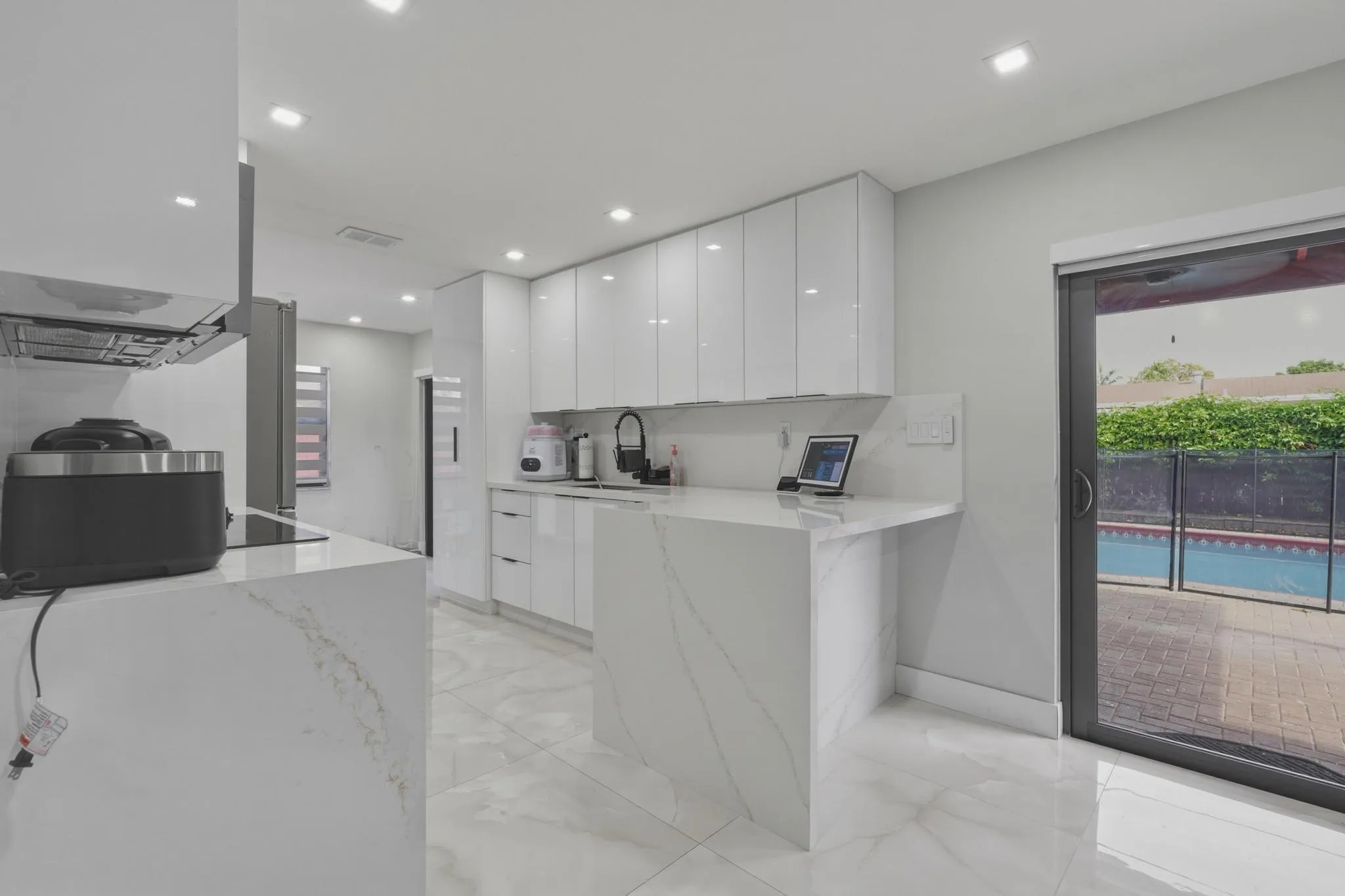4841 Kitchen 3